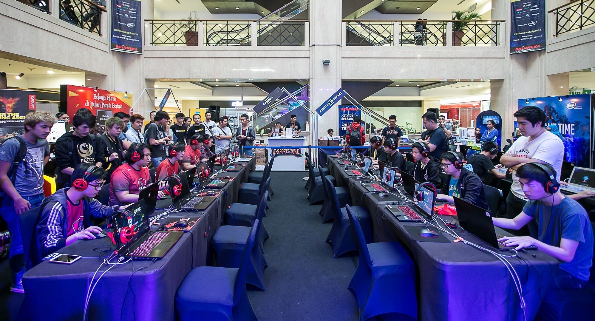 Suasana Pertandingan Dota 2 Bhinneka