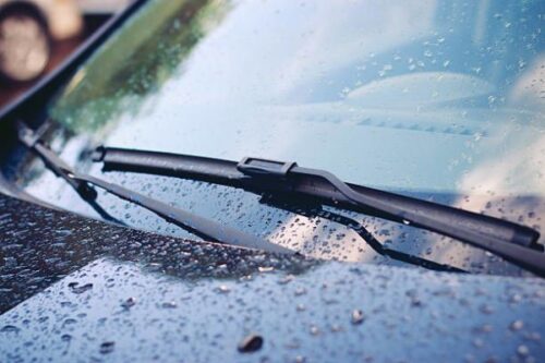 merawat mobil saat musim hujan