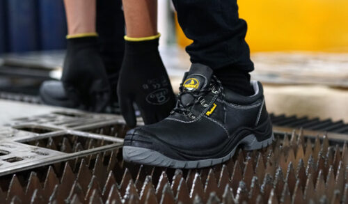 fungsi sepatu safety