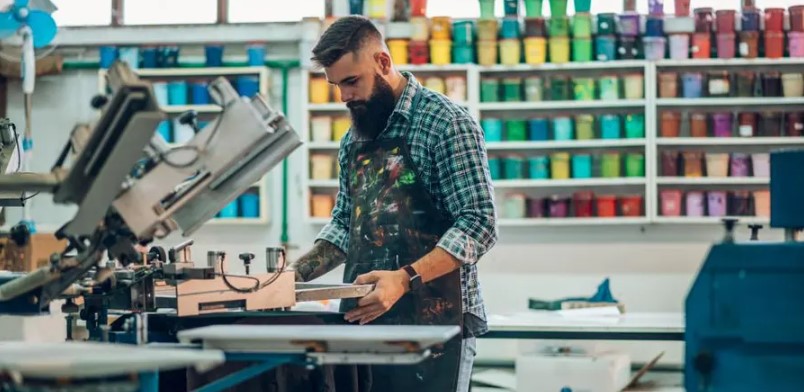 Bisnis yang menjanjikan jasa cetak kaos kustom